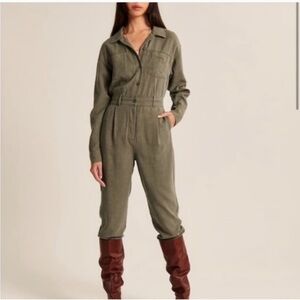 Abercrombie & Fitch Green Utility Jumpsuit with Relaxed Fit